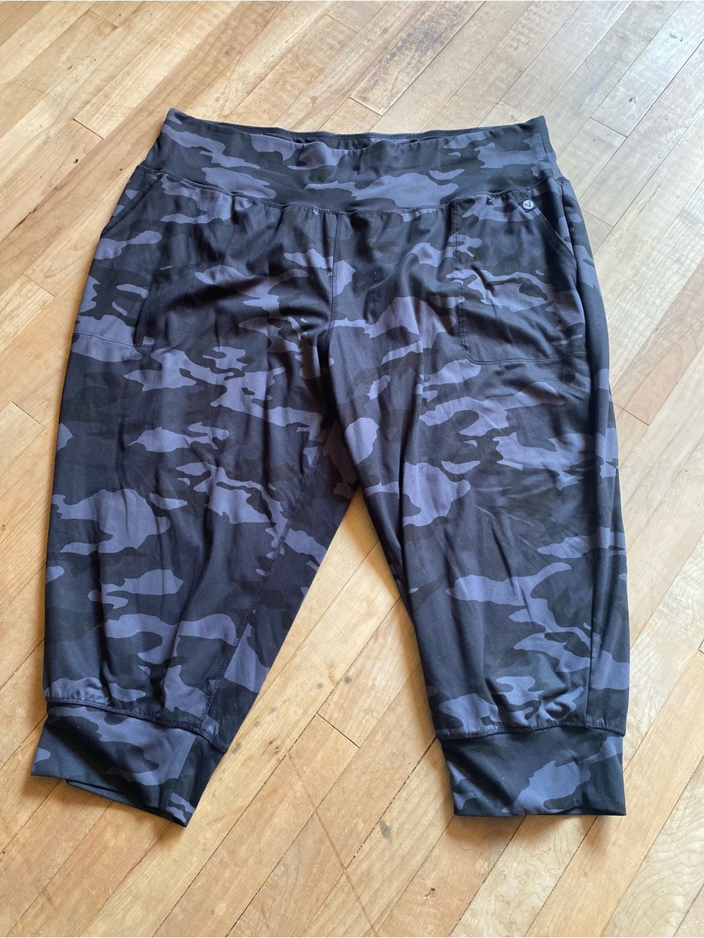 Lane Bryant Black & Gray Camo Jogger Capris